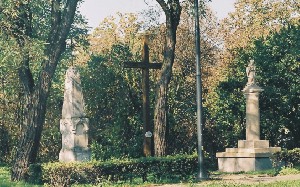 ul. Zamojska - pomnik, krzy� oraz figura